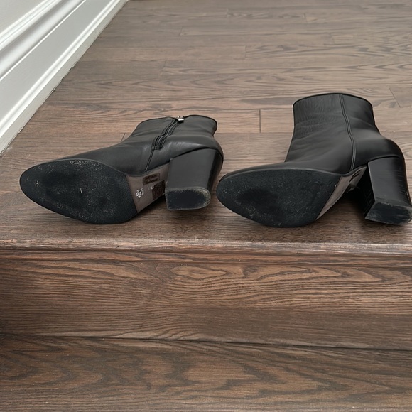 Black leather boots by Le Chateau - Picture 3 of 4